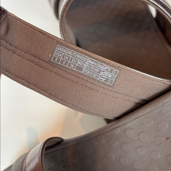 NEW! Vionic Tide Shore Sandals in Bronze. 
Size 8 - Picture 4 of 7